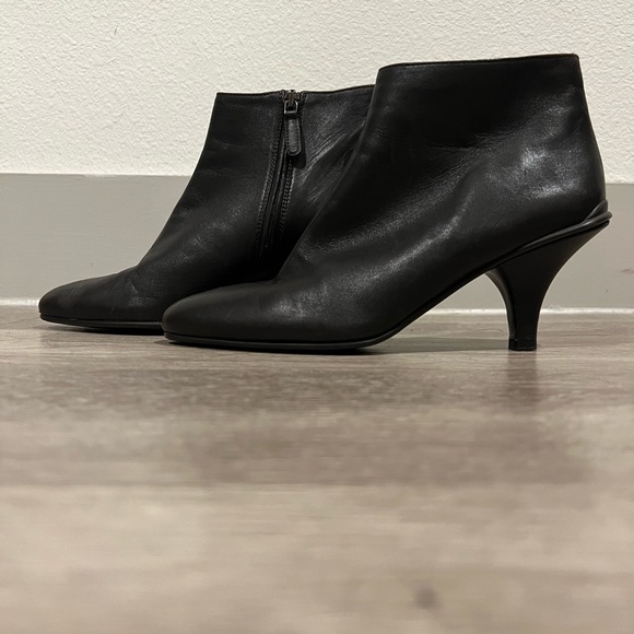 Prada chocolate brown leather boots. Size 37 - Picture 2 of 10